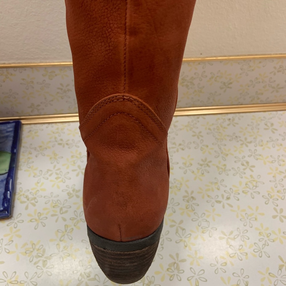 Boots - Picture 5 of 8